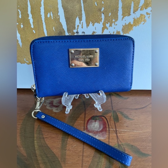 Michael Kors Jet Set Wallet; Electric Blue Leather Zip Wristlet - Picture 9 of 17
